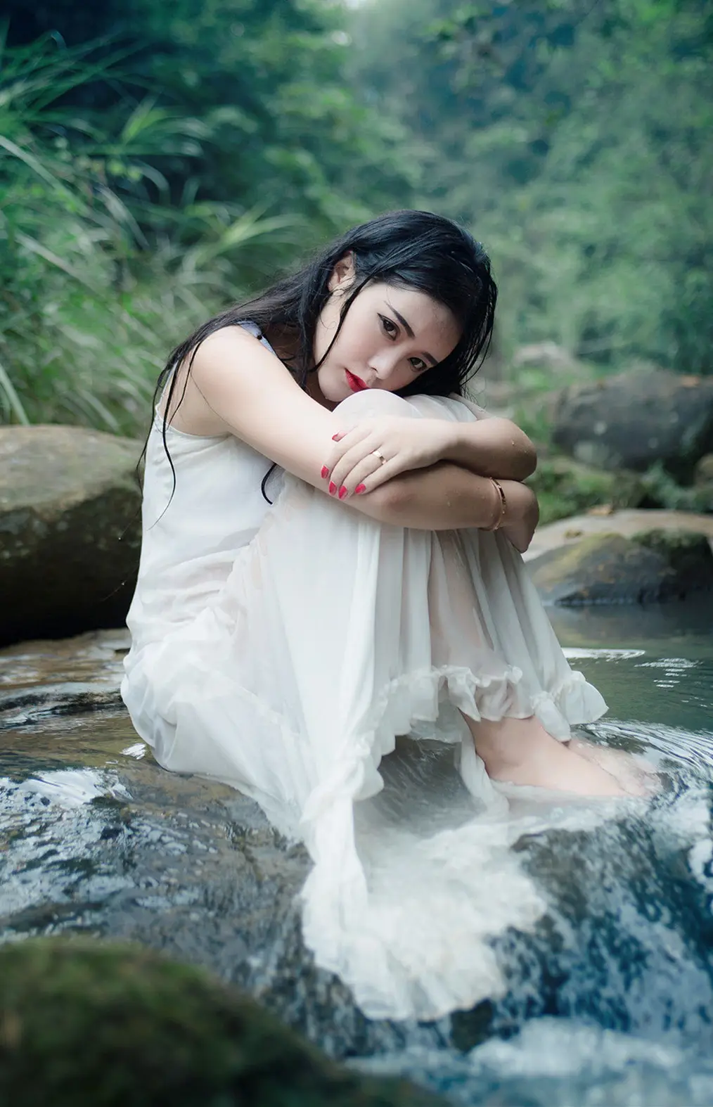 阿勒泰郑州高端私人伴游小野梨子