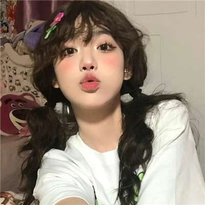 阿勒泰伴游女生卞寄蕾的资料